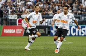 Thiaguinho e Jadson no jogo contra o Red Bull Brasil, na Arena Corinthians, pelo Paulisto