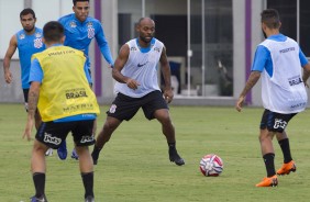 Vagner Love já está no CT e treina com companheiros