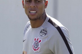 Gustavo no treinamento desta sexta-feira no CT Joaquim Grava; foco é no Palmeiras
