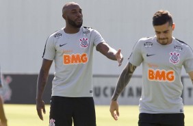 Manoel e Fagner no treino desta sexta-feira no CT; Timão se prepara para o primeiro Dérbio do ano