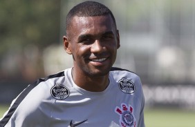 Marllon treina no CT Joaquim Grava; Timão se prepara para o jogo contra o Palmeiras