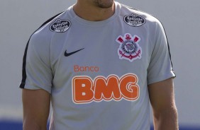 O lateral Danilo Avelar segue com constante desconfiança da Fiel torcida