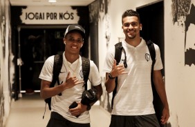 Pedrinho e Lo Santos chegam ao vestirio da Arena Corinthians para o jogo contra o Red Bull