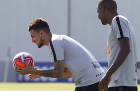 Pedro Henrique e Marllon no treino desta sexta-feira no CT Joaquim Grava