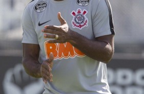 Vagner Love j treina e vai para o clssico contra o Palmeiras, no sbado