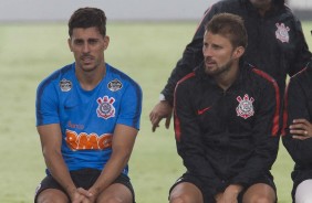 Avelar e Henrique no jogo-treino contra o Desportivo Brasil, no CT Joaquim Grava