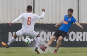 Boselli em dia chuvoso no jogo-treino no CT Joaquim Grava