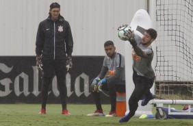 Caíque França no jogo-treino contra o Desportivo Brasil, no CT Joaquim Grava