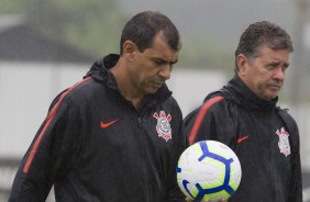 Carille e Walmir Cruz no jogo-treino contra o Desportivo Brasil, no CT Joaquim Grava