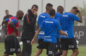Fbio Carille e elenco durante jogo-treino contra o Desportivo Brasil