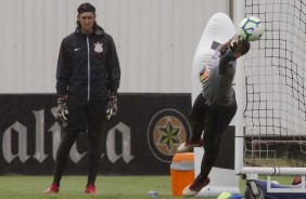 Goleiro Filipe no jogo-treino contra o Desportivo Brasil, no CT Joaquim Grava