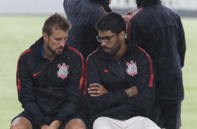 Henrique e Vilson, agora diretor de futebol, no CT Joaquim Grava durante jogo-treino