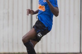Marllon no jogo-treino contra o Desportivo Brasil, no CT Joaquim Grava