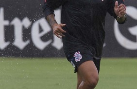 Michel Macedo no jogo-treino contra o Desportivo Brasil, no CT Joaquim Grava