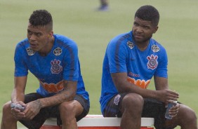 Richard e Jordan no jogo-treino contra o Desportivo Brasil, no CT Joaquim Grava