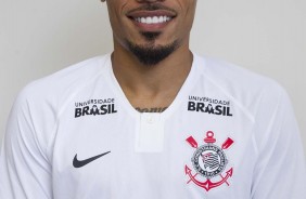 Novo volante do Corinthians, Júnior Urso é anunciado oficialmente
