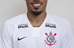 Novo volante do Corinthians, Jnior Urso  anunciado oficialmente