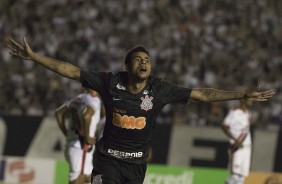 Atacante Gustavo marca dois gols contra o Ferrovirio, pela Copa do Brasil