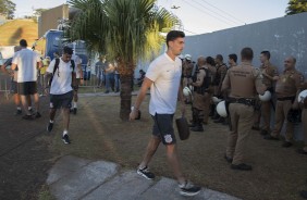 Danilo Avelar chegando ao estdio do Caf, para jogo contra o Ferrovirio, pela Copa do Brasil