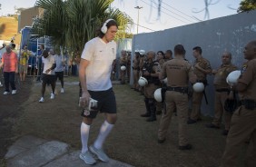 Goleiro Cássio na chegada ao estádio do Café, para jogo contra o Ferroviário-CE