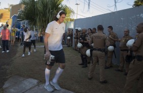 Goleiro Cssio na chegada ao estdio do Caf, para jogo contra o Ferrovirio-CE