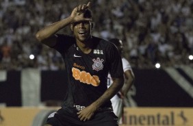 Gustavo comemorando seu gol contra o Ferroviário, pela Copa do Brasil