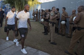 Love e Sornoza chegam ao estádio do Café para jogo contra o Ferroviário, pela Copa do Brasil