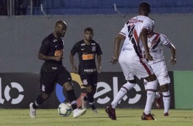 Love e Sornoza em jogo contra o Ferrovirio, pela Copa do Brasil