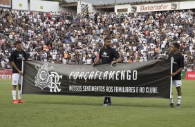 Faixa em condolência à tragédia no CT da base do Flamengo