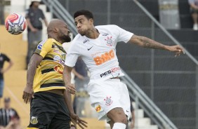 Gustavo durante jogo contra o Novorizontino; jogador entrou no segundo tempo da partida