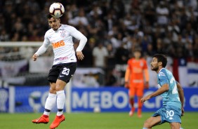 Fagner no jogo contra o Racing, pela Sul-Americana, na Arena Corinthians