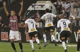 Gustavo marcou o segundo gol do Corinthians contra o So Paulo, na Arena em Itaquera