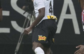Zagueiro Manoel abriu o placar contra o So Paulo ainda no primeiro tempo, na Arena Corinthians