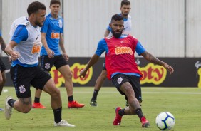 Andr Lus e Marquinhos na reapresentao do Corinthians aps vitria sobre o So Paulo, por 2 a 1