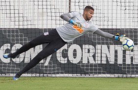 Goleiro Filipe na reapresentao do Corinthians aps vitria sobre o So Paulo, por 2 a 1