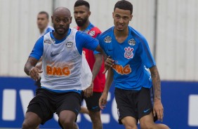 Love e Thiaguinho na reapresentao do Corinthians aps vitria sobre o So Paulo, por 2 a 1