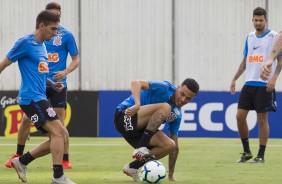 Mosquito e Thiaguinho na reapresentao do Corinthians aps vitria sobre o So Paulo, por 2 a 1