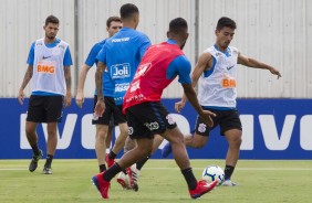 O jovem Oya na reapresentao do Corinthians aps vitria sobre o So Paulo, por 2 a 1