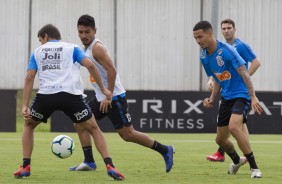 Oya e Thiaguinho na reapresentao do Corinthians aps vitria sobre o So Paulo, por 2 a 1