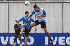 Vital e Pedro Henrique na reapresentao do Corinthians aps vitria sobre o So Paulo, por 2 a 1