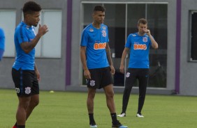 Jogadores do Corinthians no treinamento deste sbado