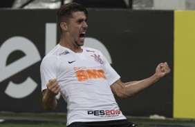 Danilo Avelar marca seu gol no jogo contra o Avenida-RS