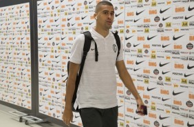 Lo Santos chega ao vestirio da Arena Corinthians para jogo contra o Avenida, pela Copa do Brasil