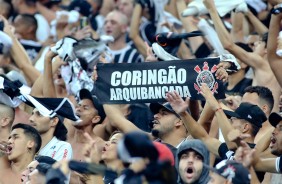 Torcida empurrou o Corinthians do comeo ao fim no jogo conta o Avenida, pela Copa do Brasil
