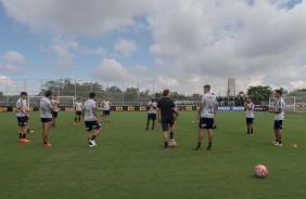 Jogadores do Corinthians no treino desta sexta no CT Joaquim Grava