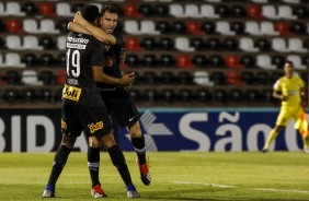 Boselli comemorou ao lado do amigo Gustavo seu primeiro gol com a camisa do Corinthians