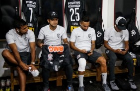 Jogadores do Corinthians antes da partida contra o Botafogo-SP