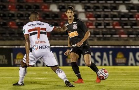 Mateus Vital em ao na partida contra o Botafogo-SP, pelo Campeonato Paulista