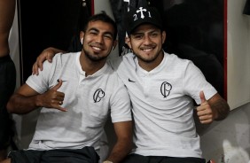 Sornoza e Daz no vestirio antes do jogo contra o Botafogo-SP