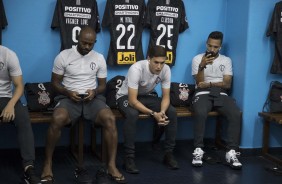 Love, Vital e Clayson no vestirio do El Cilindro antes do duelo decisivo contra o Racing